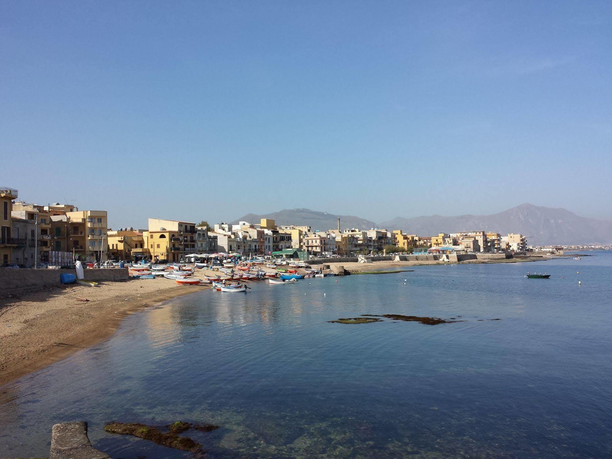 Marina D'aspra Bed & Breakfast Bagheria